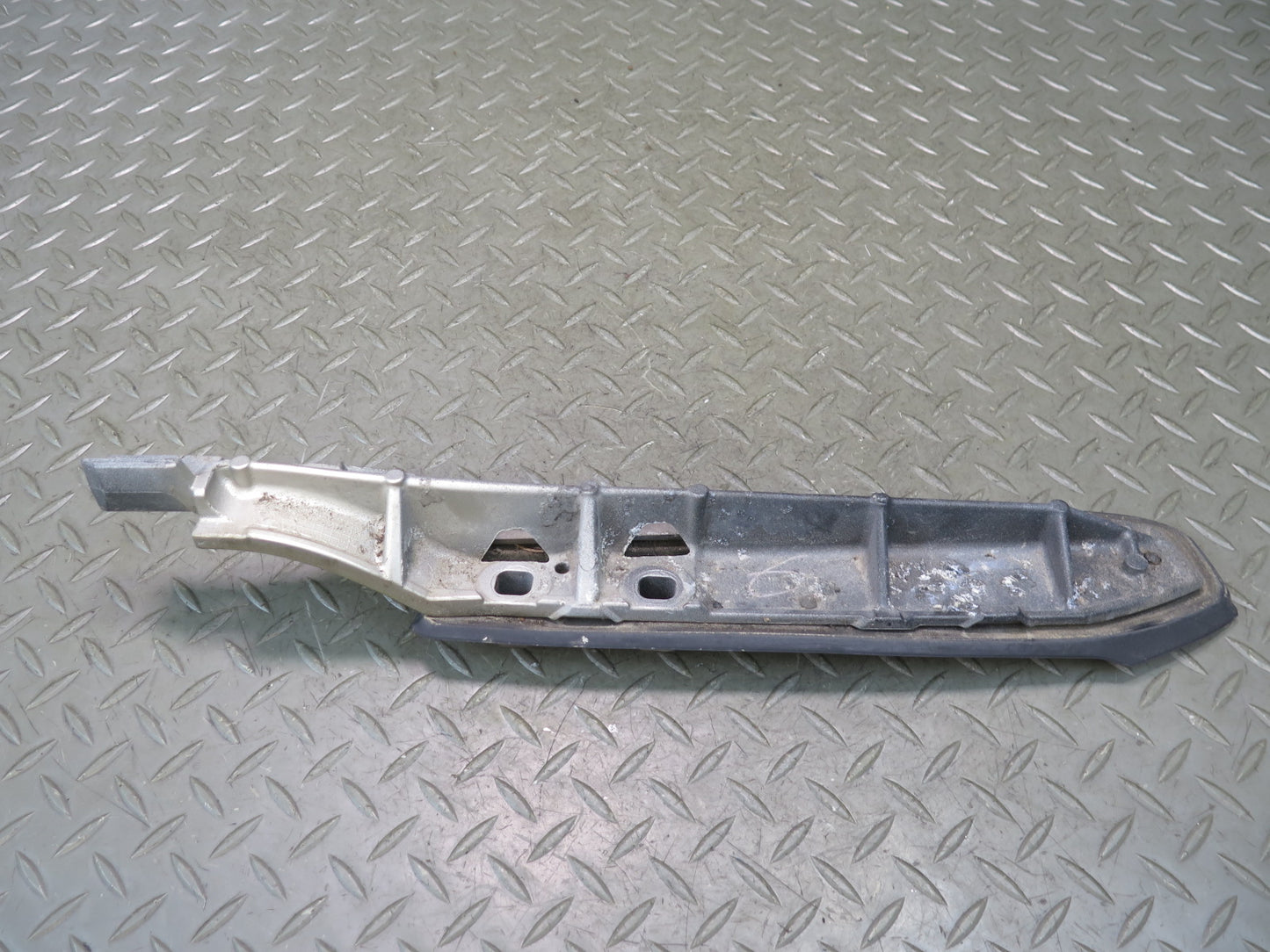 2003-2009 Lexus UZJ120L GX470 Rear Right Roof Rack Rail Mount Carrier Support