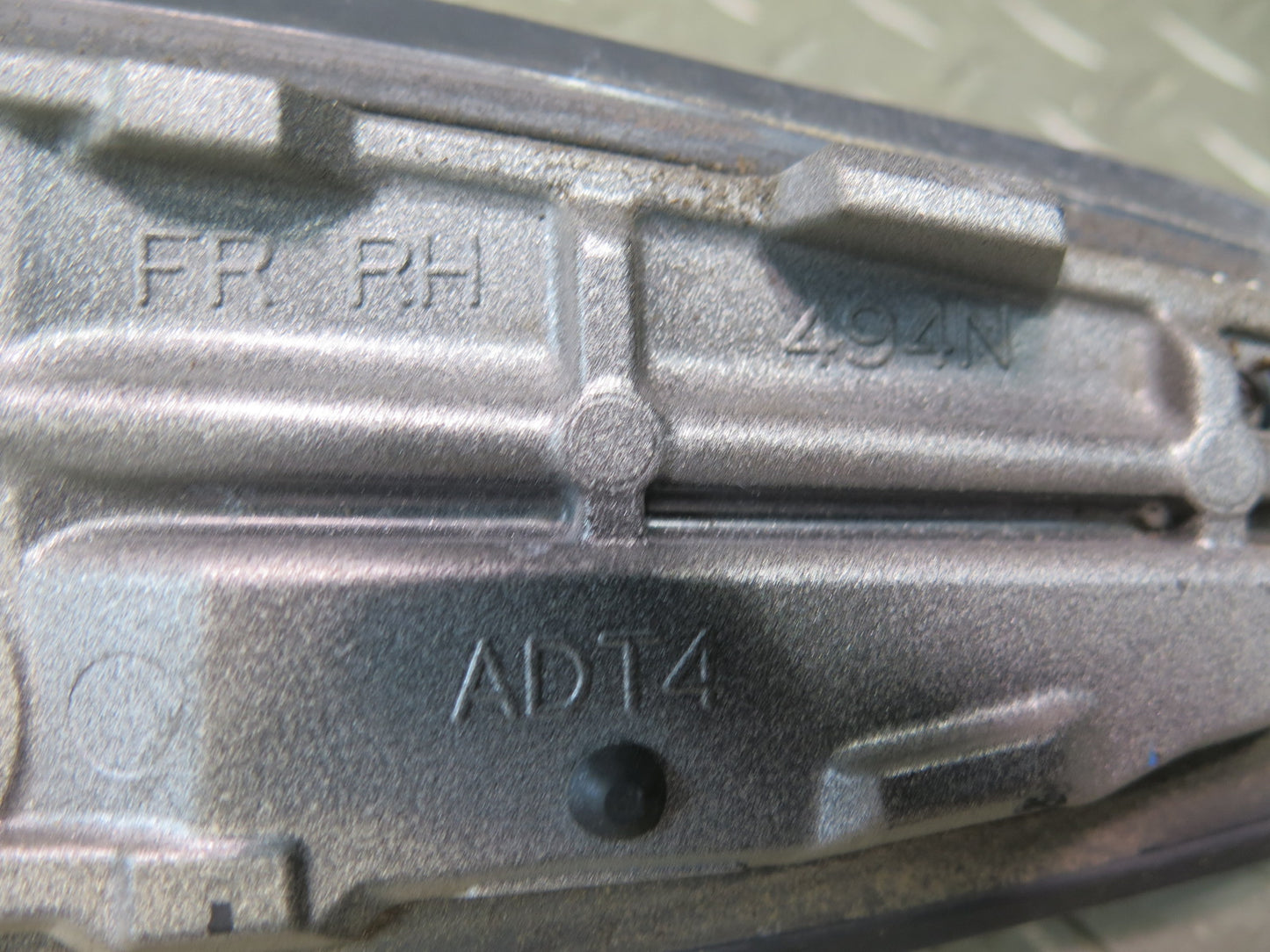 2003-2009 Lexus UZJ120L GX470 Front Right Roof Rack Rail Mount Carrier Support