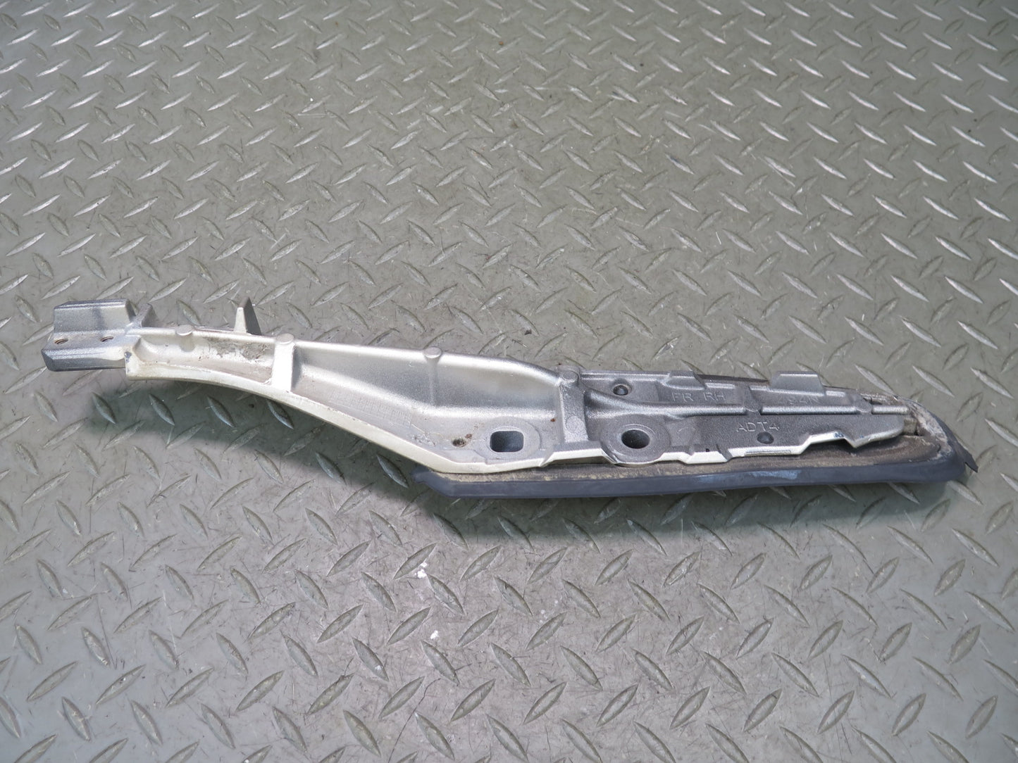 2003-2009 Lexus UZJ120L GX470 Front Right Roof Rack Rail Mount Carrier Support