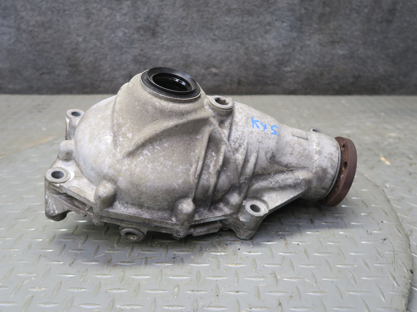 2010-2014 BMW E71 X6M Front Differential Carrier 3.91 Ratio 7602072