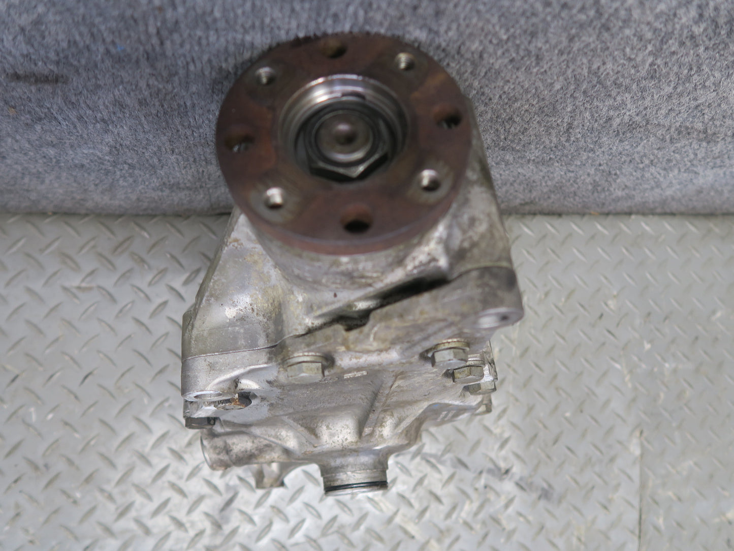 2010-2014 BMW E71 X6M Front Differential Carrier 3.91 Ratio 7602072