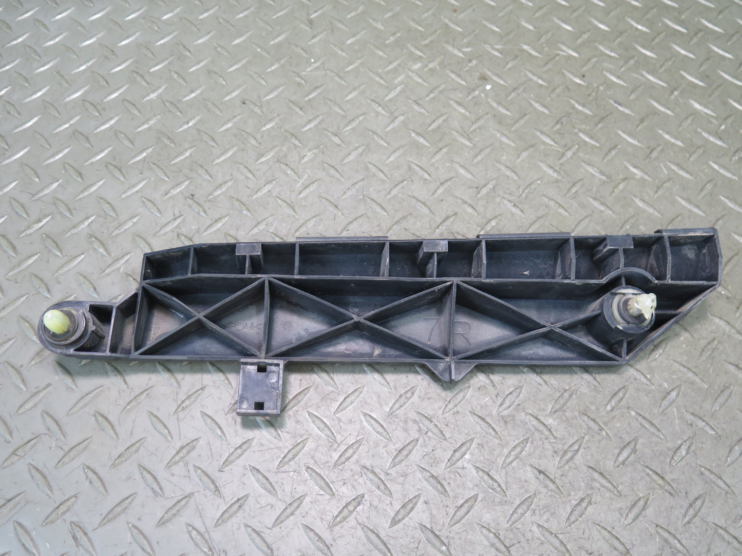 2003-2009 Lexus GX470 Rear Bumper Left & Right Mount Bracket Support Set of  2