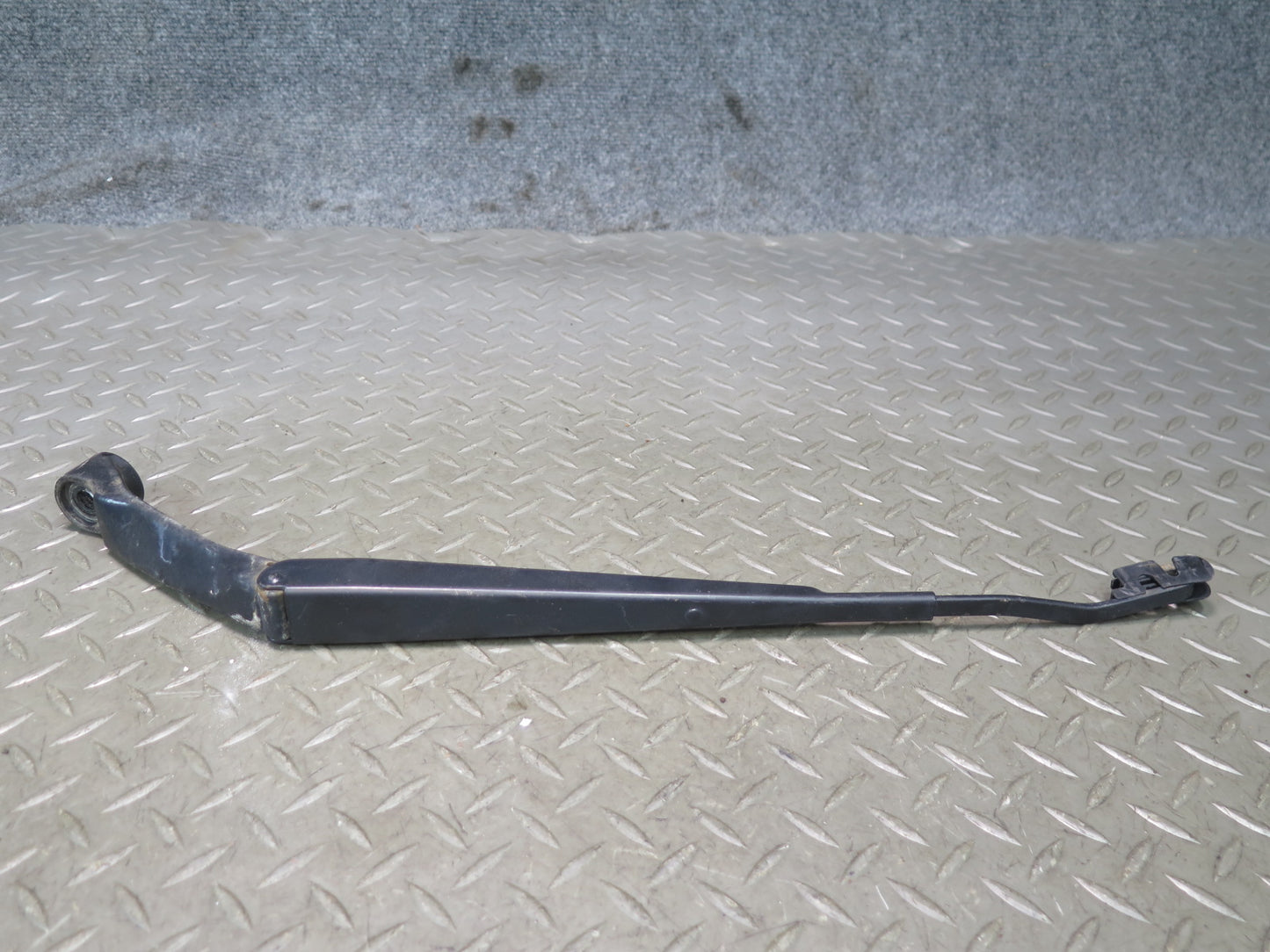 2003-2009 Lexus UZJ120L GX470 Front Left & Right Wiper Arm Set of 2