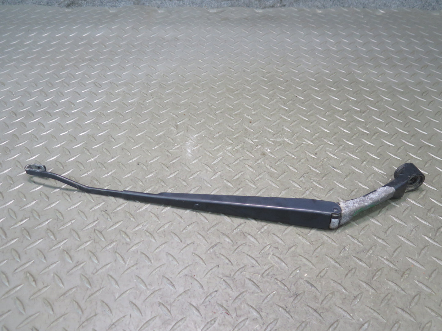 2003-2009 Lexus UZJ120L GX470 Front Left & Right Wiper Arm Set of 2