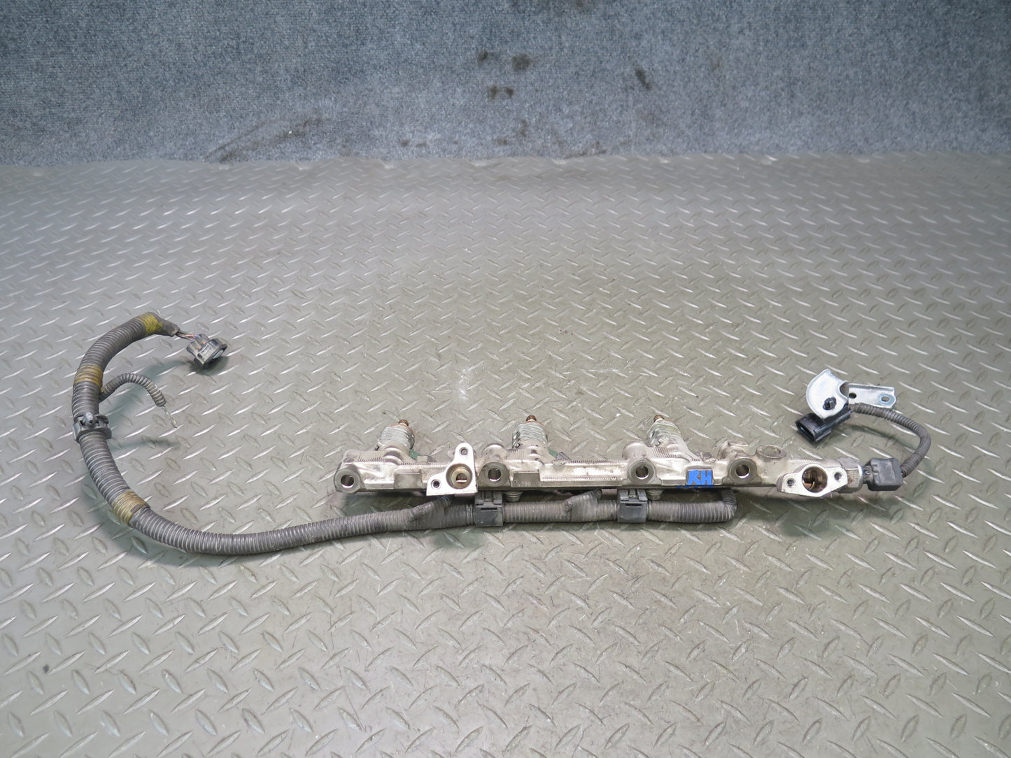 06-13 Lexus IS250 2GRFSE 2.5L Right Side Fuel Rail w Injector Set OEM