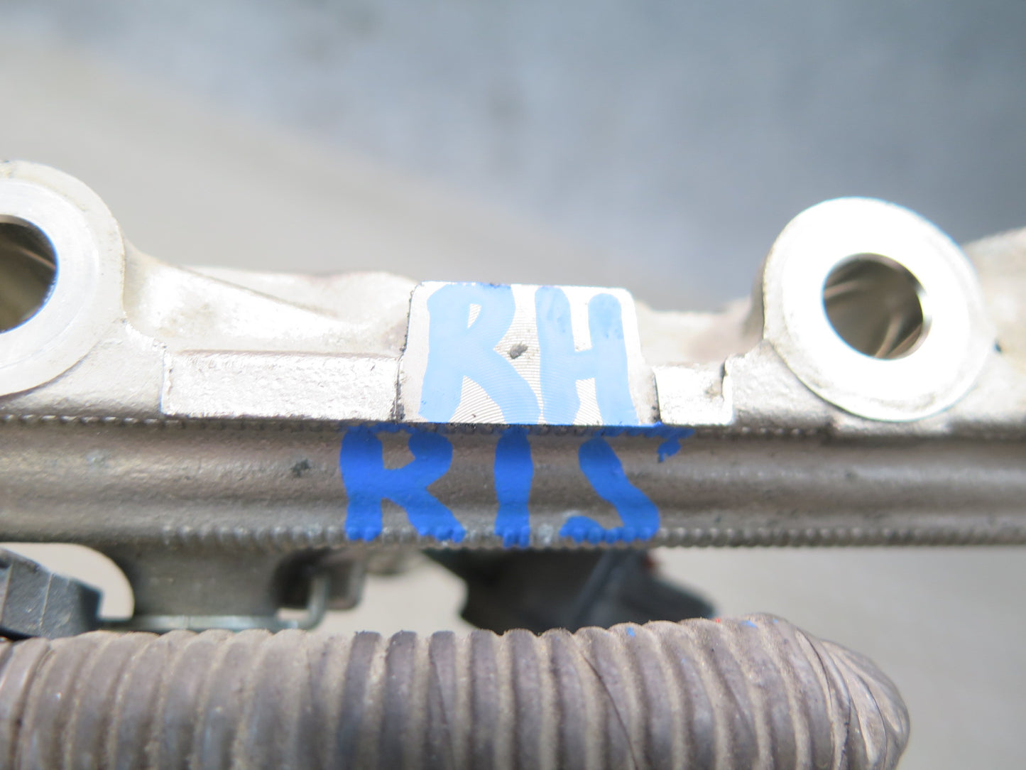 06-13 Lexus IS250 2GRFSE 2.5L Right Side Fuel Rail w Injector Set OEM