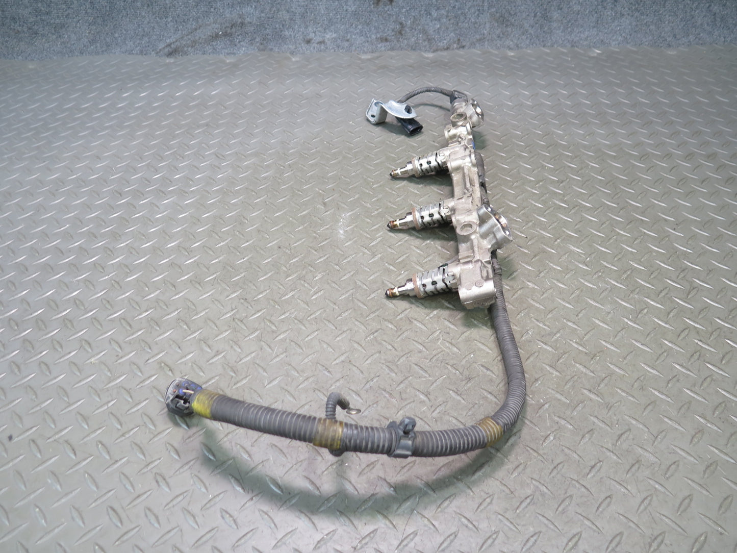 06-13 Lexus IS250 2GRFSE 2.5L Right Side Fuel Rail w Injector Set OEM