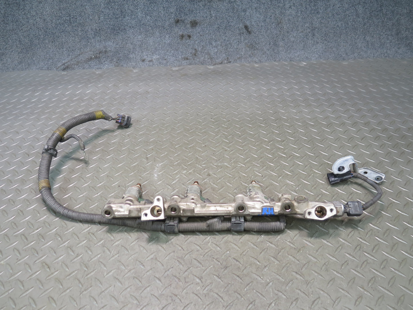 06-13 Lexus IS250 2GRFSE 2.5L Right Side Fuel Rail w Injector Set OEM