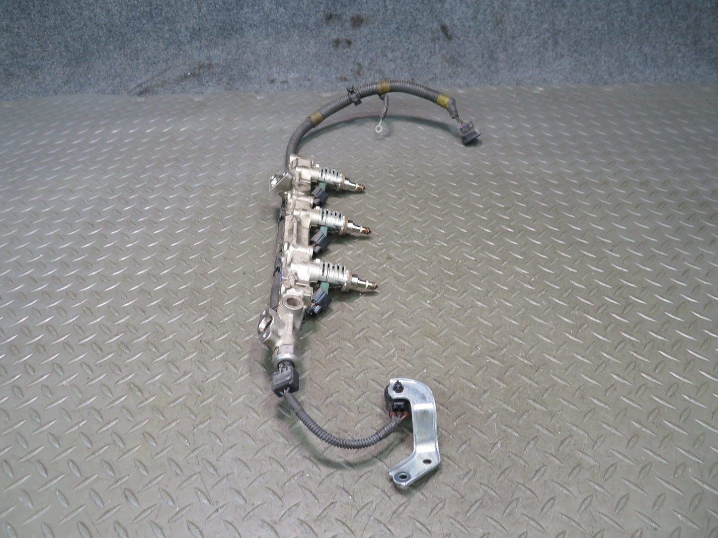 06-13 Lexus IS250 2GRFSE 2.5L Right Side Fuel Rail w Injector Set OEM