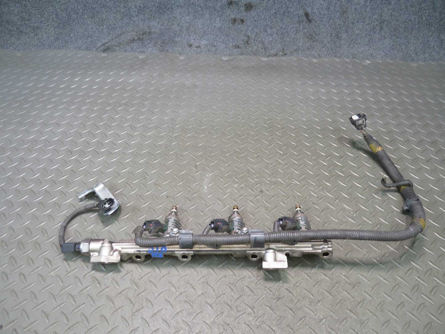 06-13 Lexus IS250 2GRFSE 2.5L Right Side Fuel Rail w Injector Set OEM