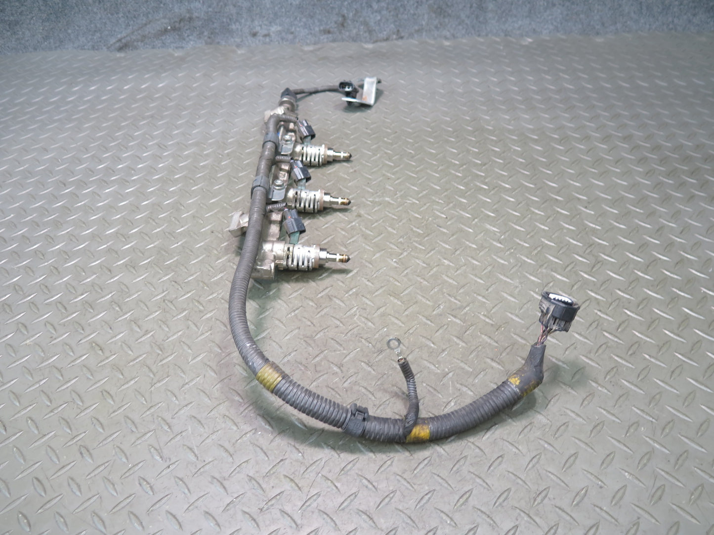 06-13 Lexus IS250 2GRFSE 2.5L Right Side Fuel Rail w Injector Set OEM