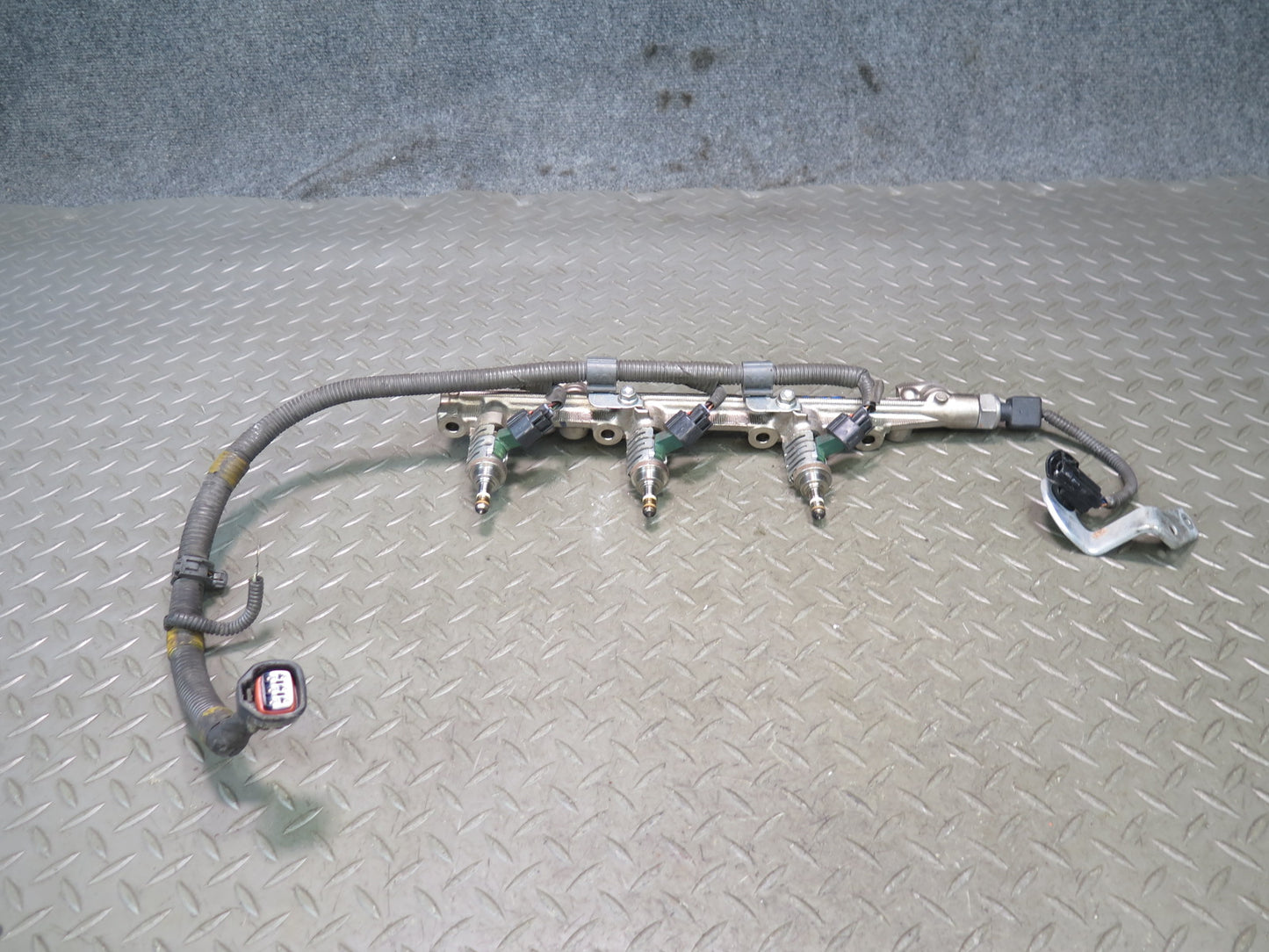 06-13 Lexus IS250 2GRFSE 2.5L Right Side Fuel Rail w Injector Set OEM