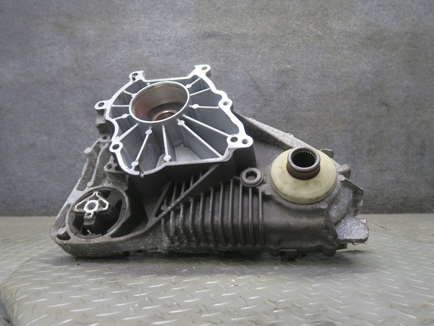 2010-2014 BMW E70 E71 X5M X6M 4.4L AWD ATC700 Transfer Case Box w Motor