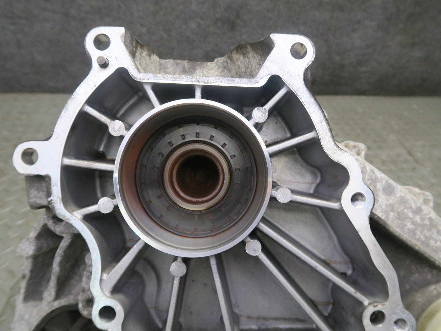 2010-2014 BMW E70 E71 X5M X6M 4.4L AWD ATC700 Transfer Case Box w Motor