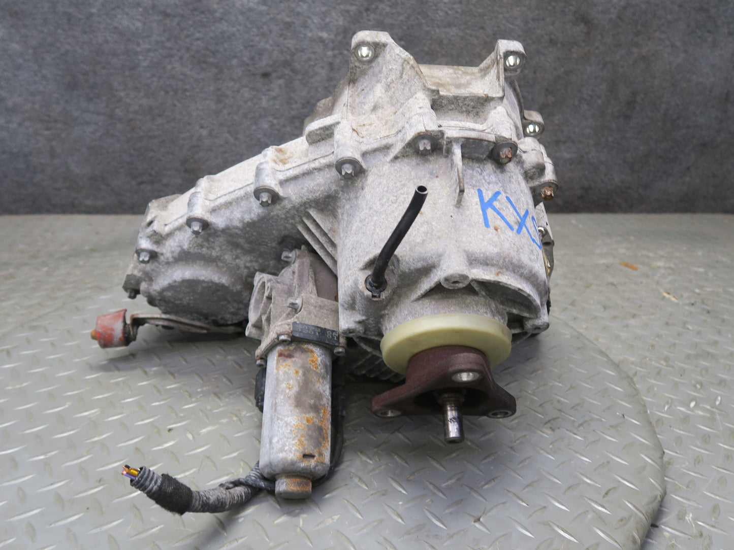 2010-2014 BMW E70 E71 X5M X6M 4.4L AWD ATC700 Transfer Case Box w Motor