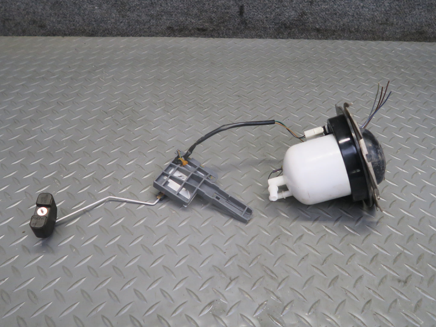 15-18 Porsche Cayenne 958 3.0L E-hybrid Fuel Pump Level Sensor Sending Unit Set