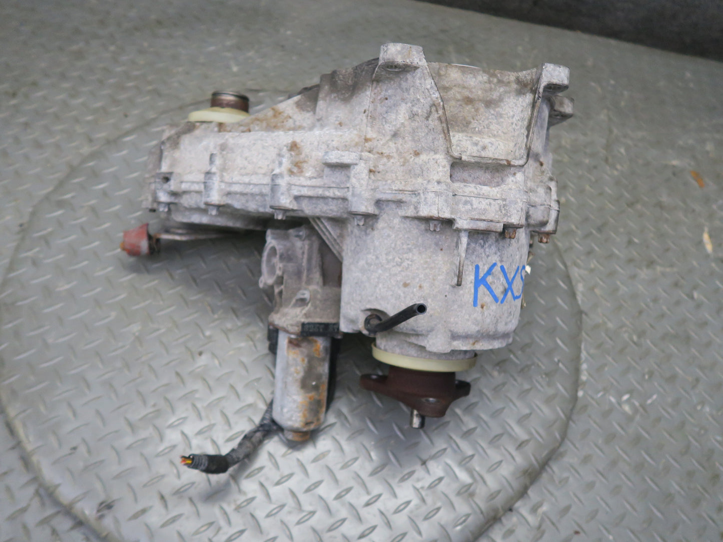 2010-2014 BMW E70 E71 X5M X6M 4.4L AWD ATC700 Transfer Case Box w Motor