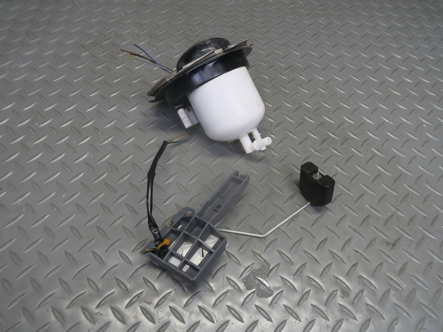 15-18 Porsche Cayenne 958 3.0L E-hybrid Fuel Pump Level Sensor Sending Unit Set