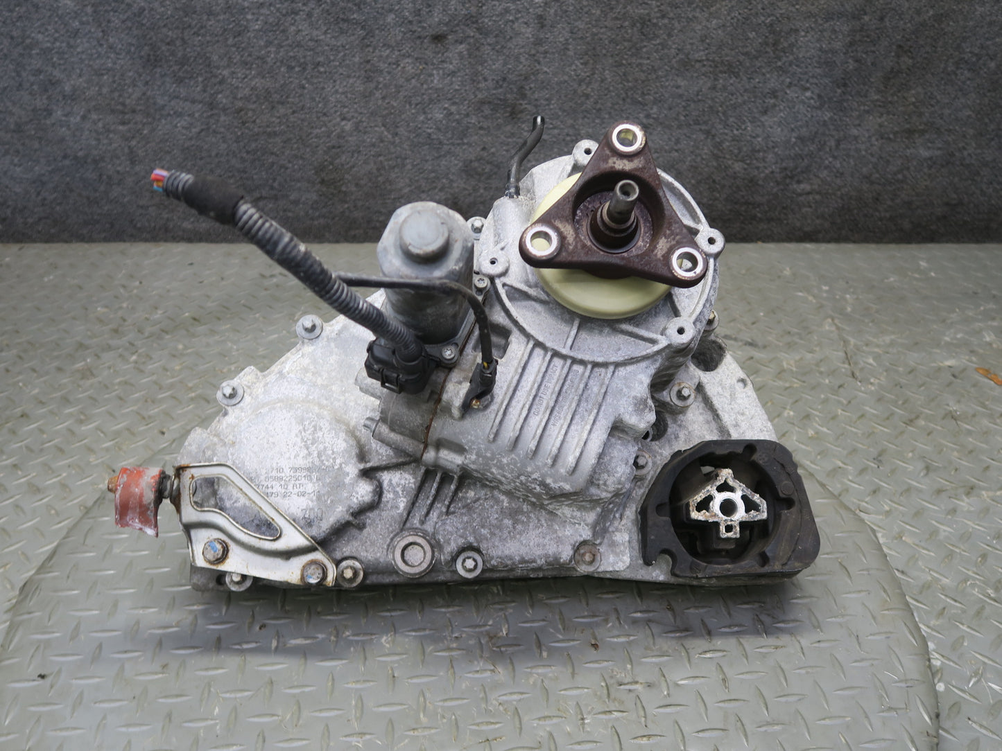 2010-2014 BMW E70 E71 X5M X6M 4.4L AWD ATC700 Transfer Case Box w Motor
