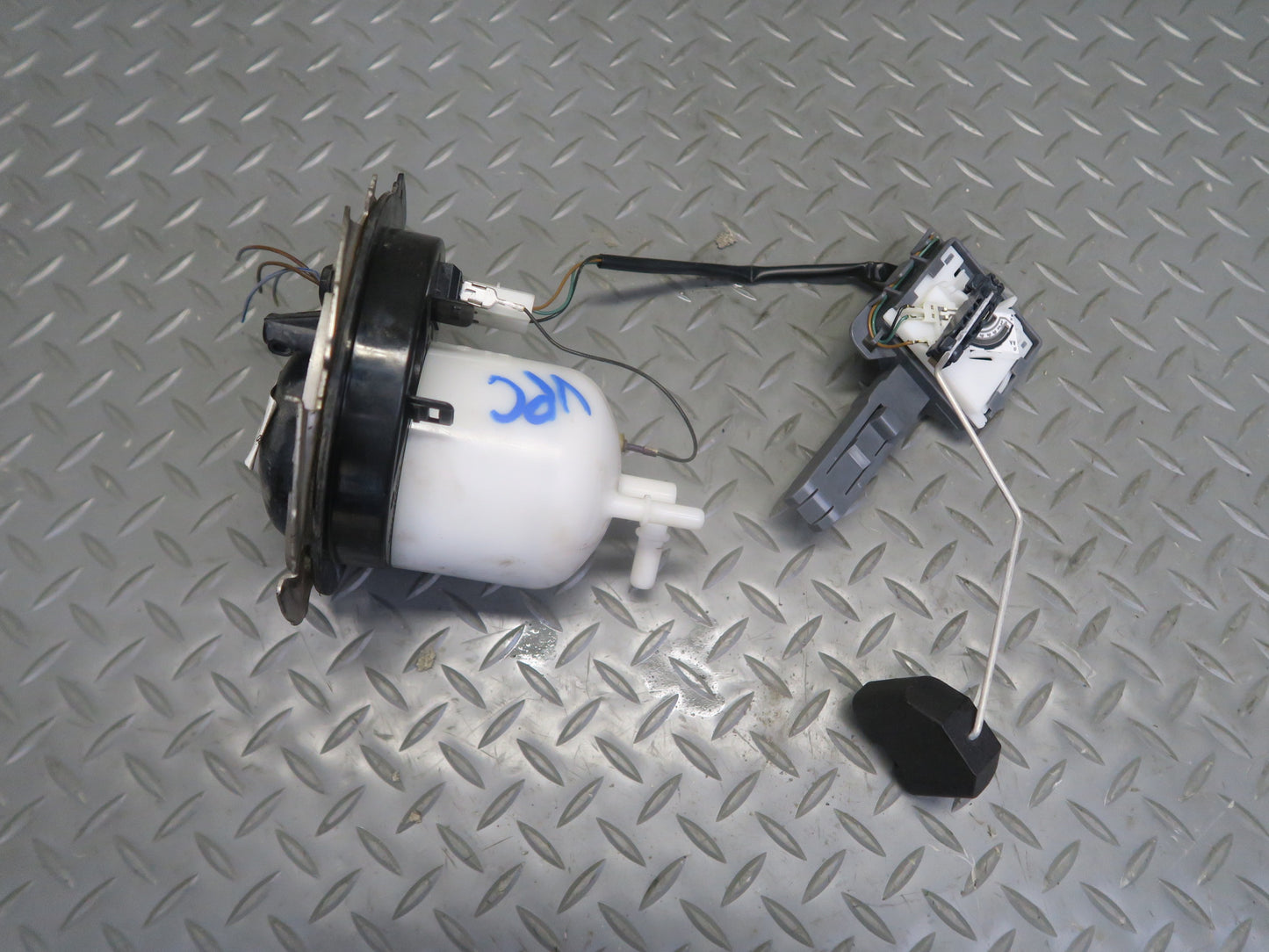 15-18 Porsche Cayenne 958 3.0L E-hybrid Fuel Pump Level Sensor Sending Unit Set