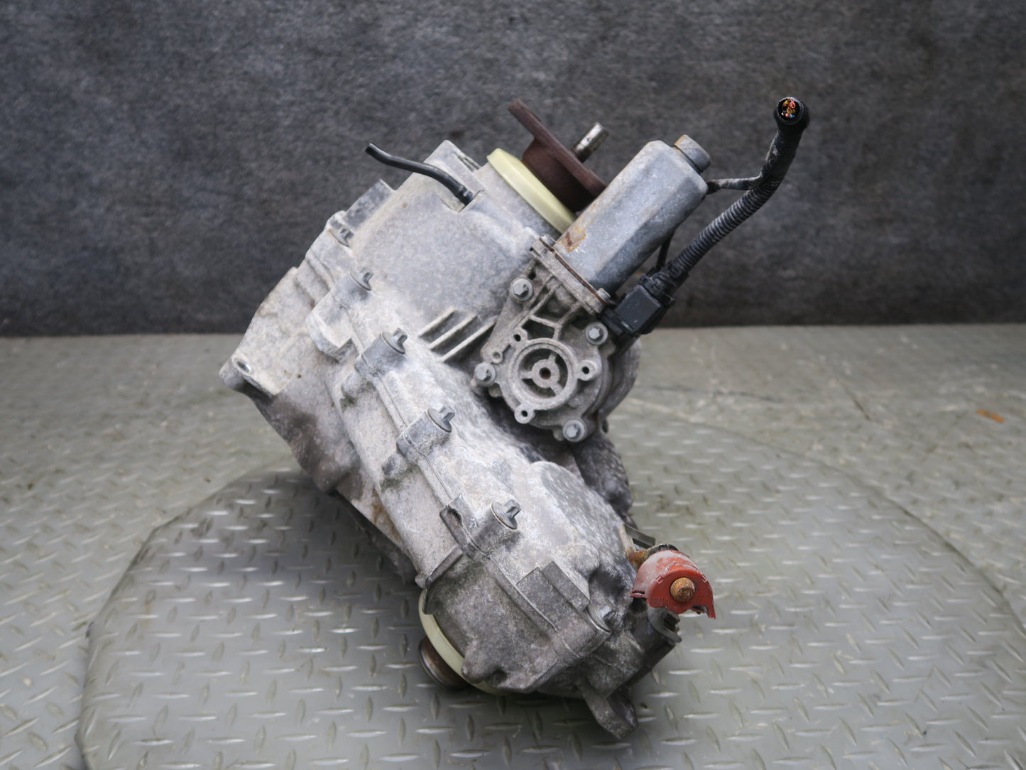 2010-2014 BMW E70 E71 X5M X6M 4.4L AWD ATC700 Transfer Case Box w Motor