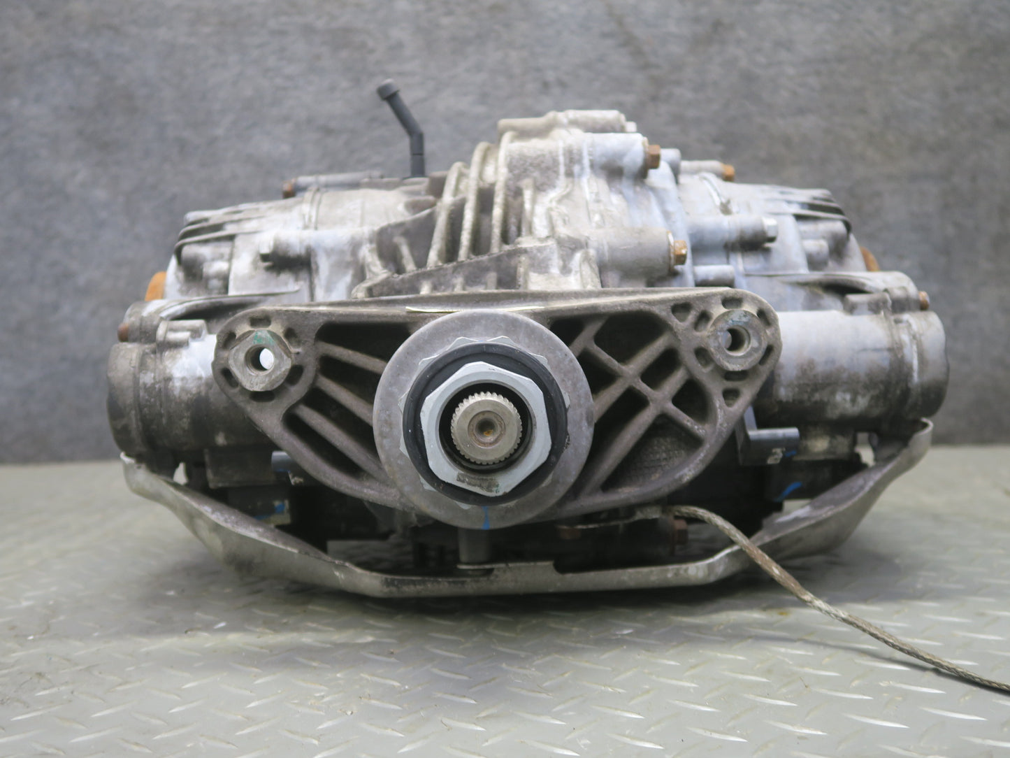 2010-2014 BMW E70 E71 X5M X6M AWD Rear Differential Carrier 3.91 Ratio 7597990
