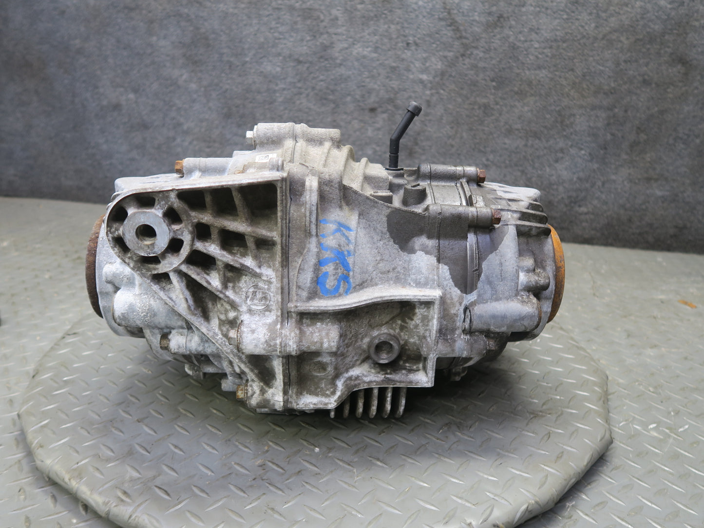 2010-2014 BMW E70 E71 X5M X6M AWD Rear Differential Carrier 3.91 Ratio 7597990