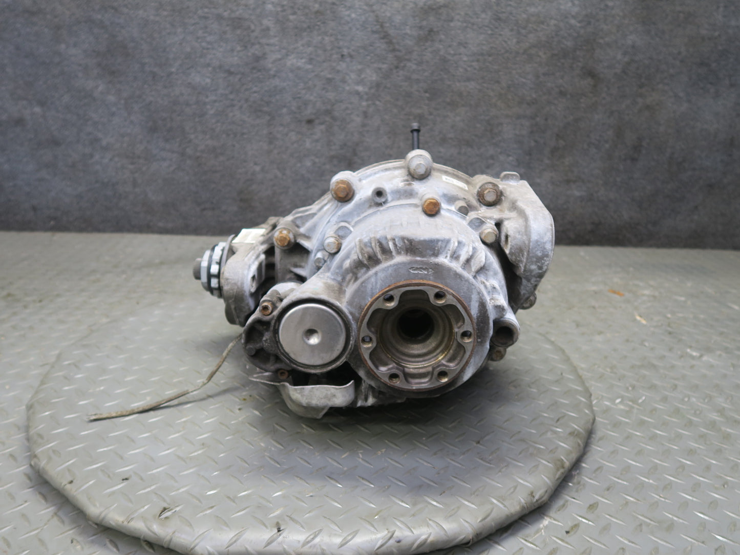 2010-2014 BMW E70 E71 X5M X6M AWD Rear Differential Carrier 3.91 Ratio 7597990