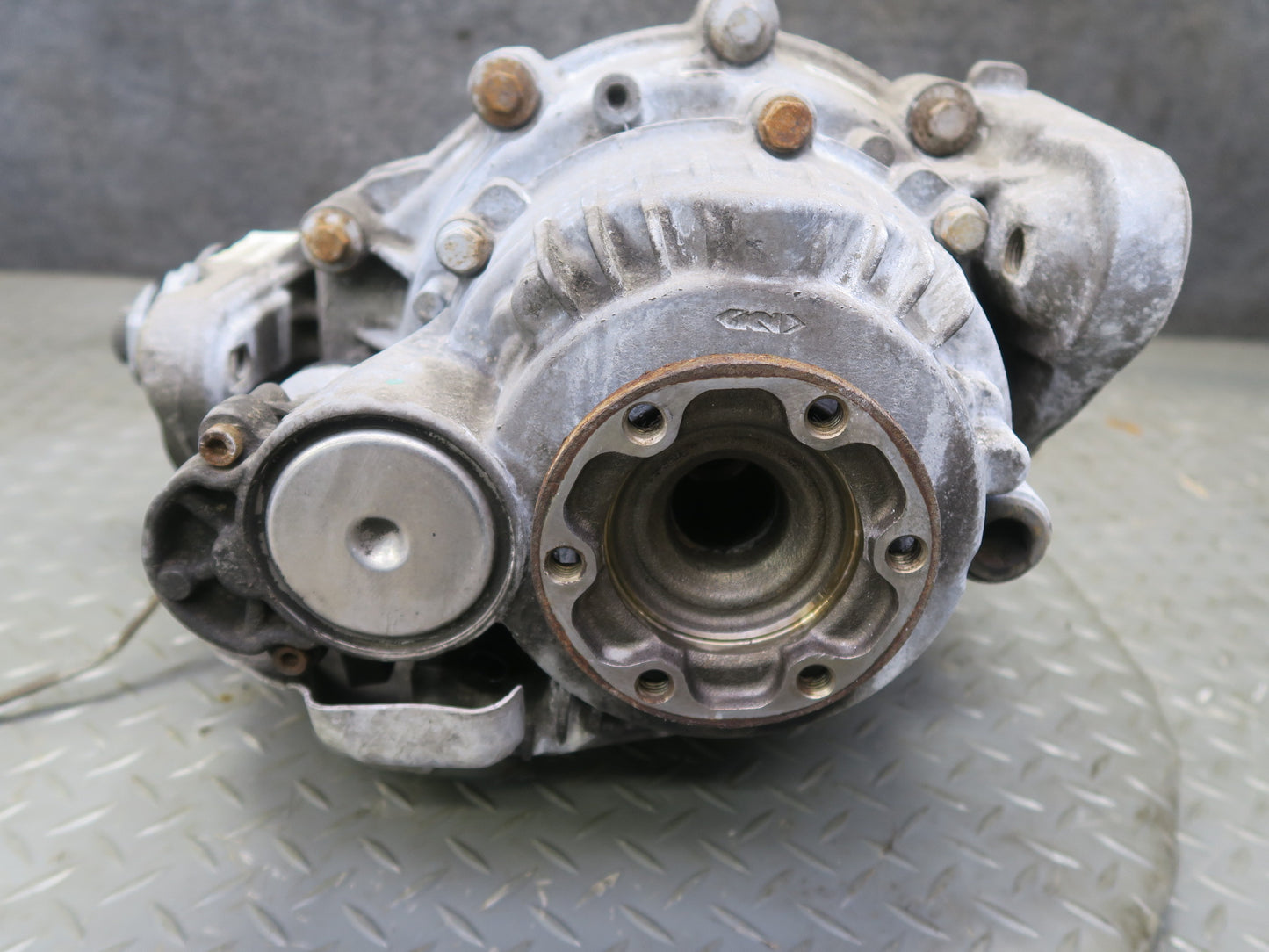 2010-2014 BMW E70 E71 X5M X6M AWD Rear Differential Carrier 3.91 Ratio 7597990