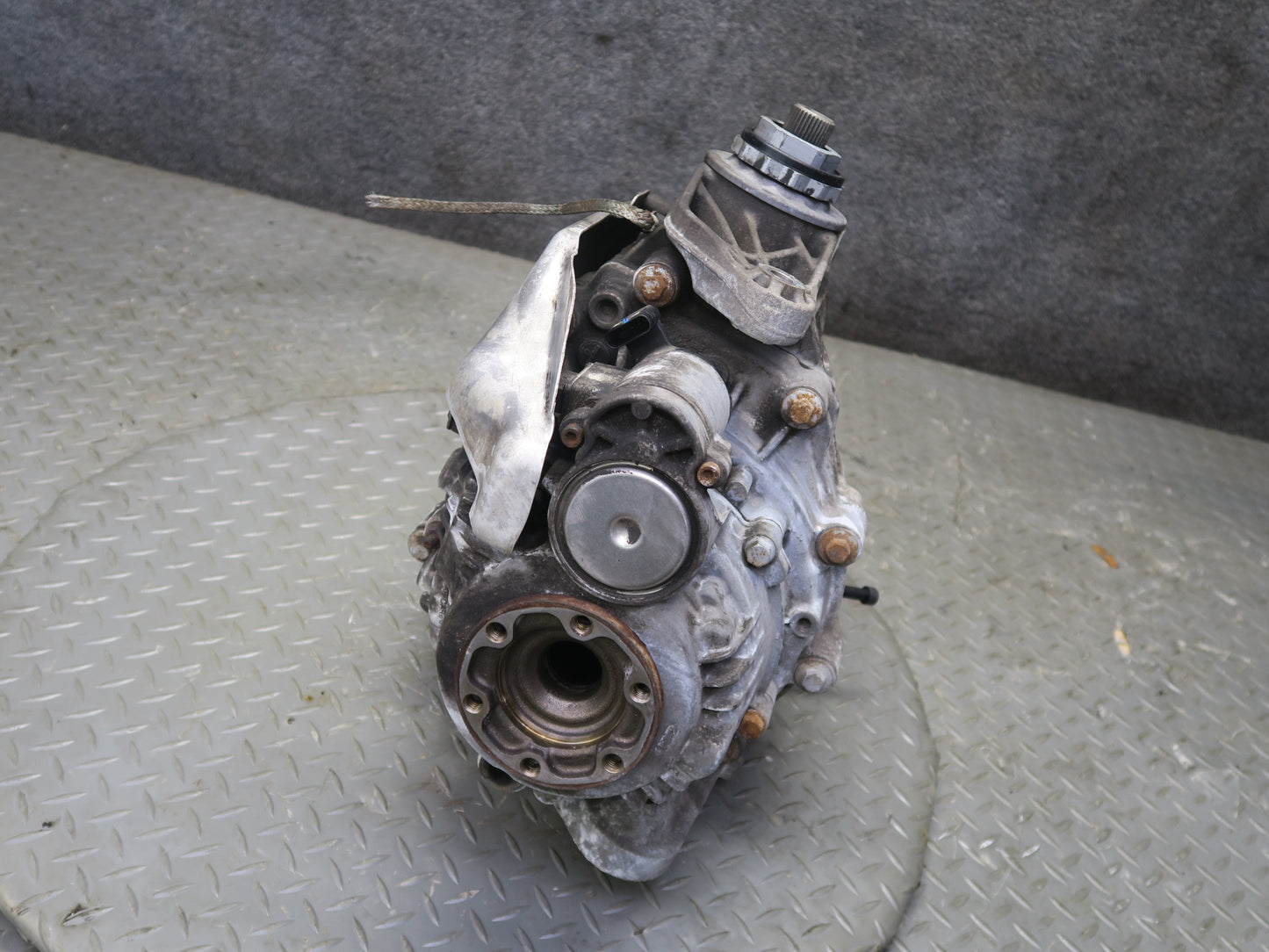 2010-2014 BMW E70 E71 X5M X6M AWD Rear Differential Carrier 3.91 Ratio 7597990