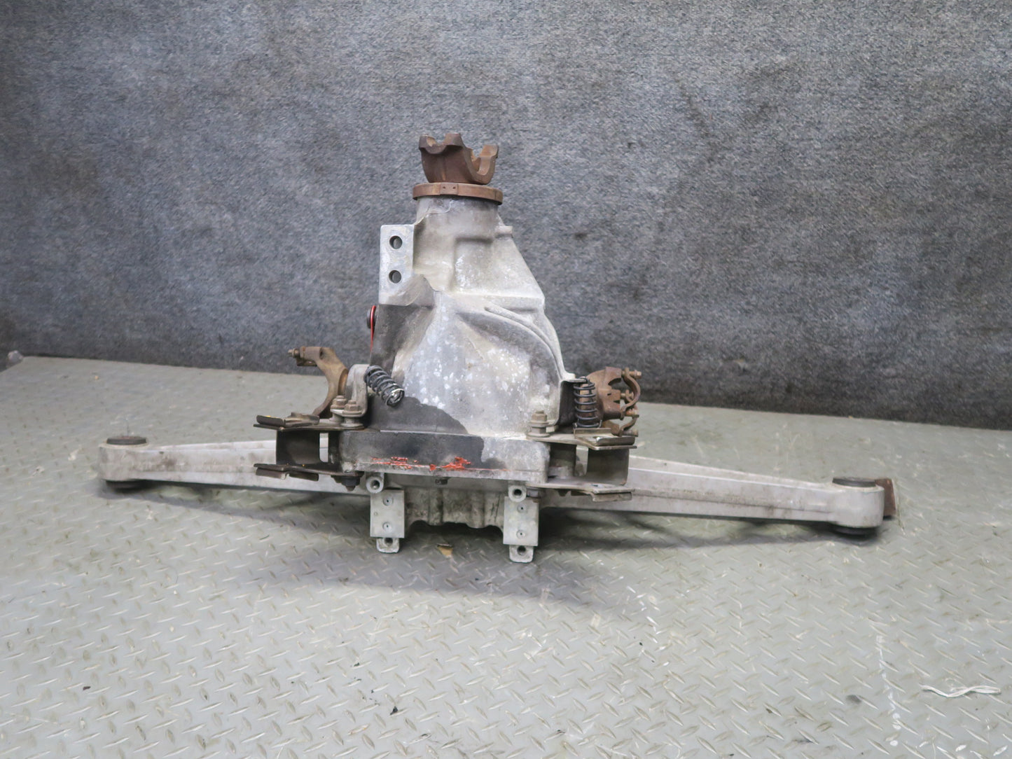 88-96 Chevrolet Corvette C4 M/T Dana 36 Rear Differential Carrier LSD 3.07 OEM