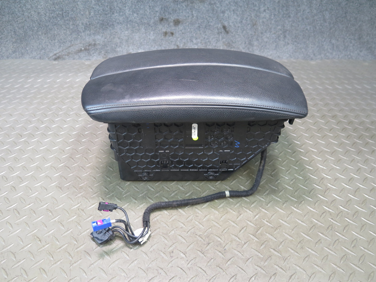 2008-2014 BMW E71 E72 X6 X6M Center Console Leather Armrest Compartment Storage