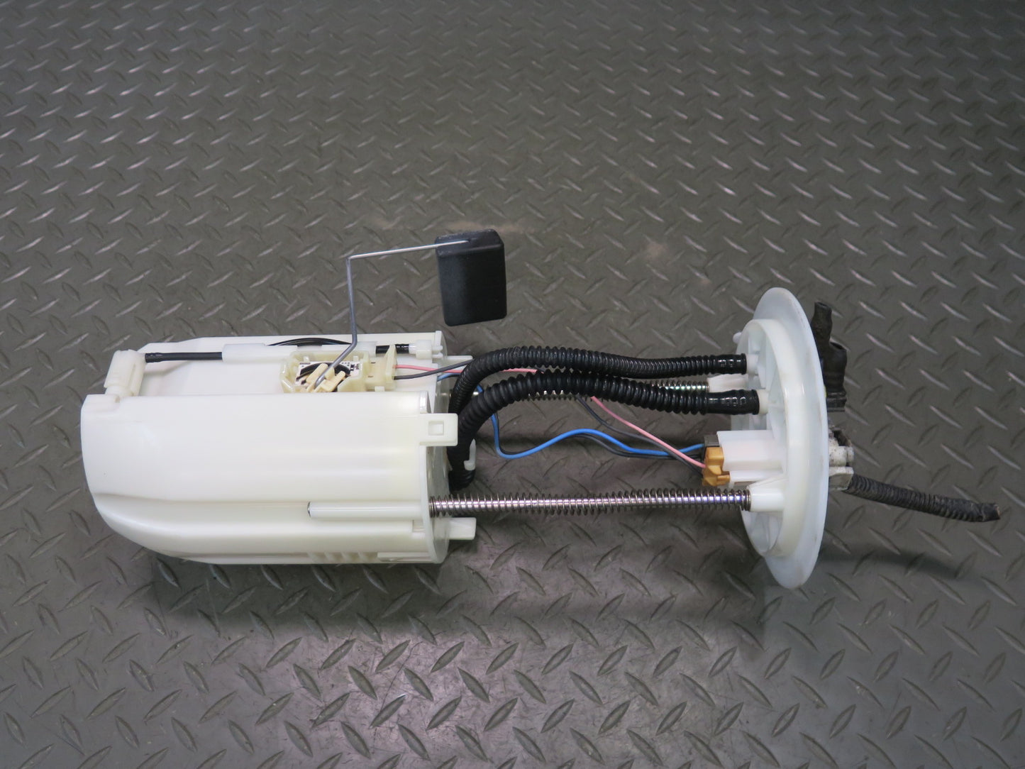2005-2007 Lexus UZJ120L GX470 Fuel Pump Level Sensor Assembly