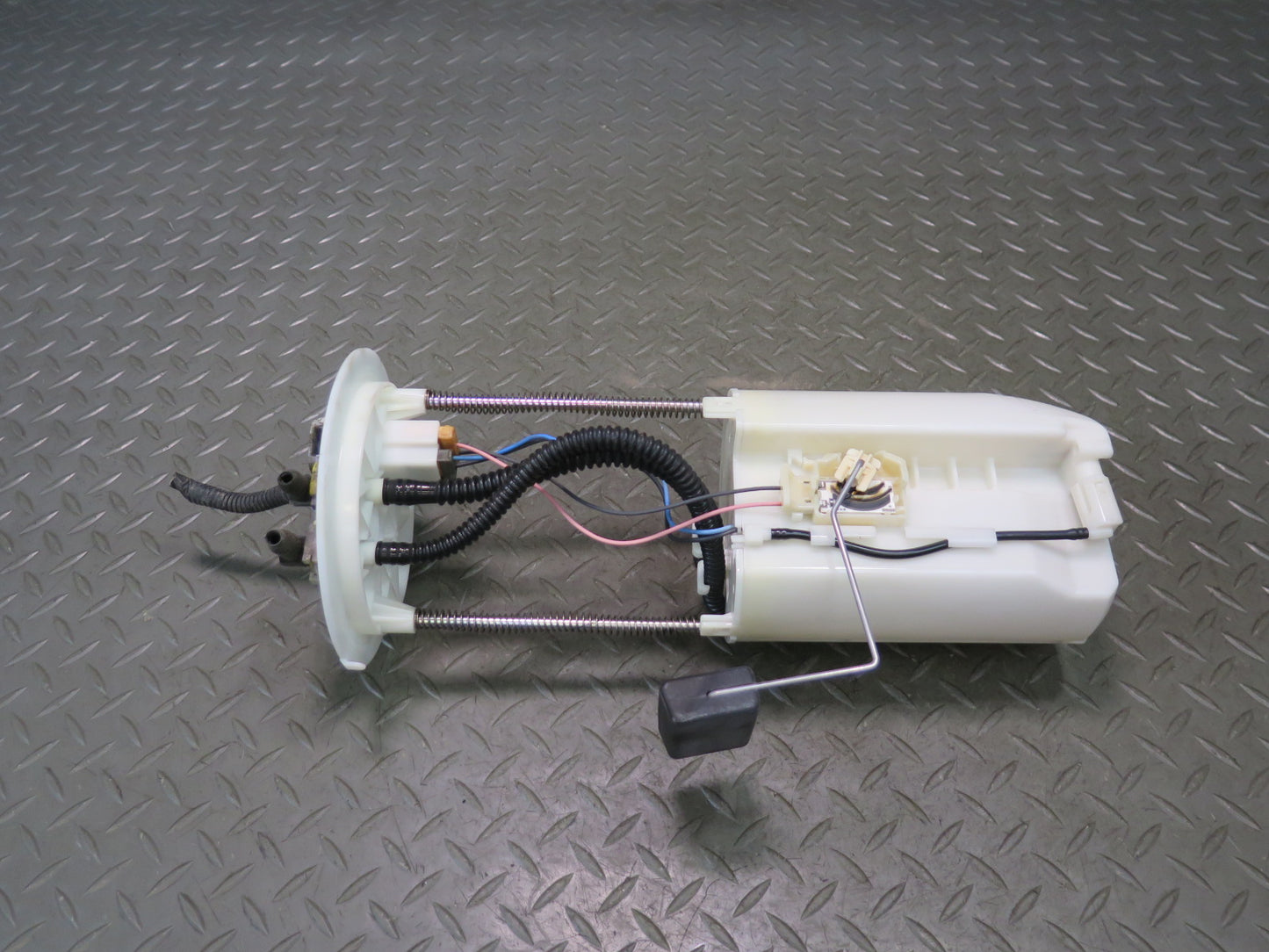 2005-2007 Lexus UZJ120L GX470 Fuel Pump Level Sensor Assembly