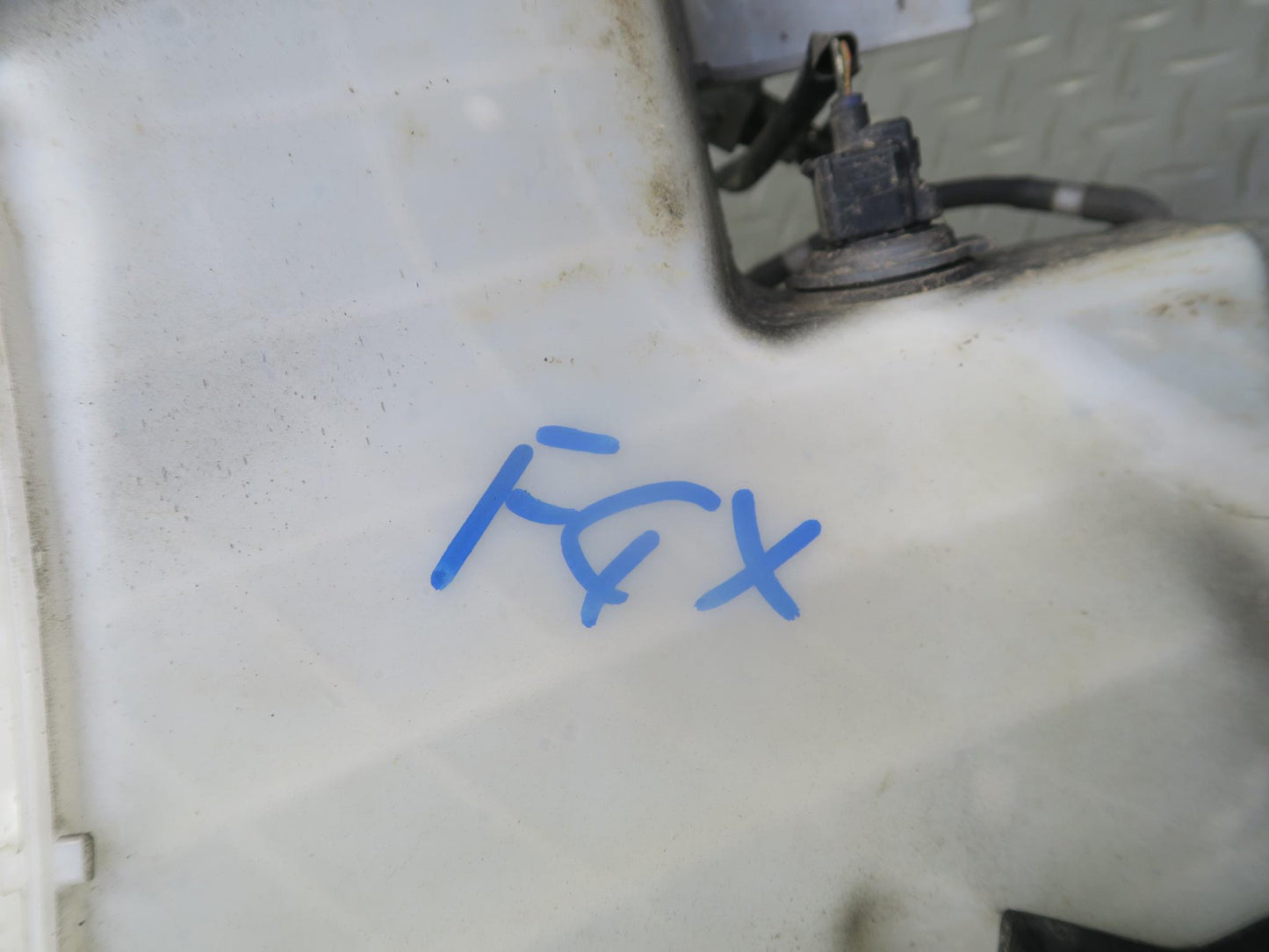 2003-2009 Lexus UZJ120L GX470 Windshield Washer Fluid Reservoir Tank w Pump