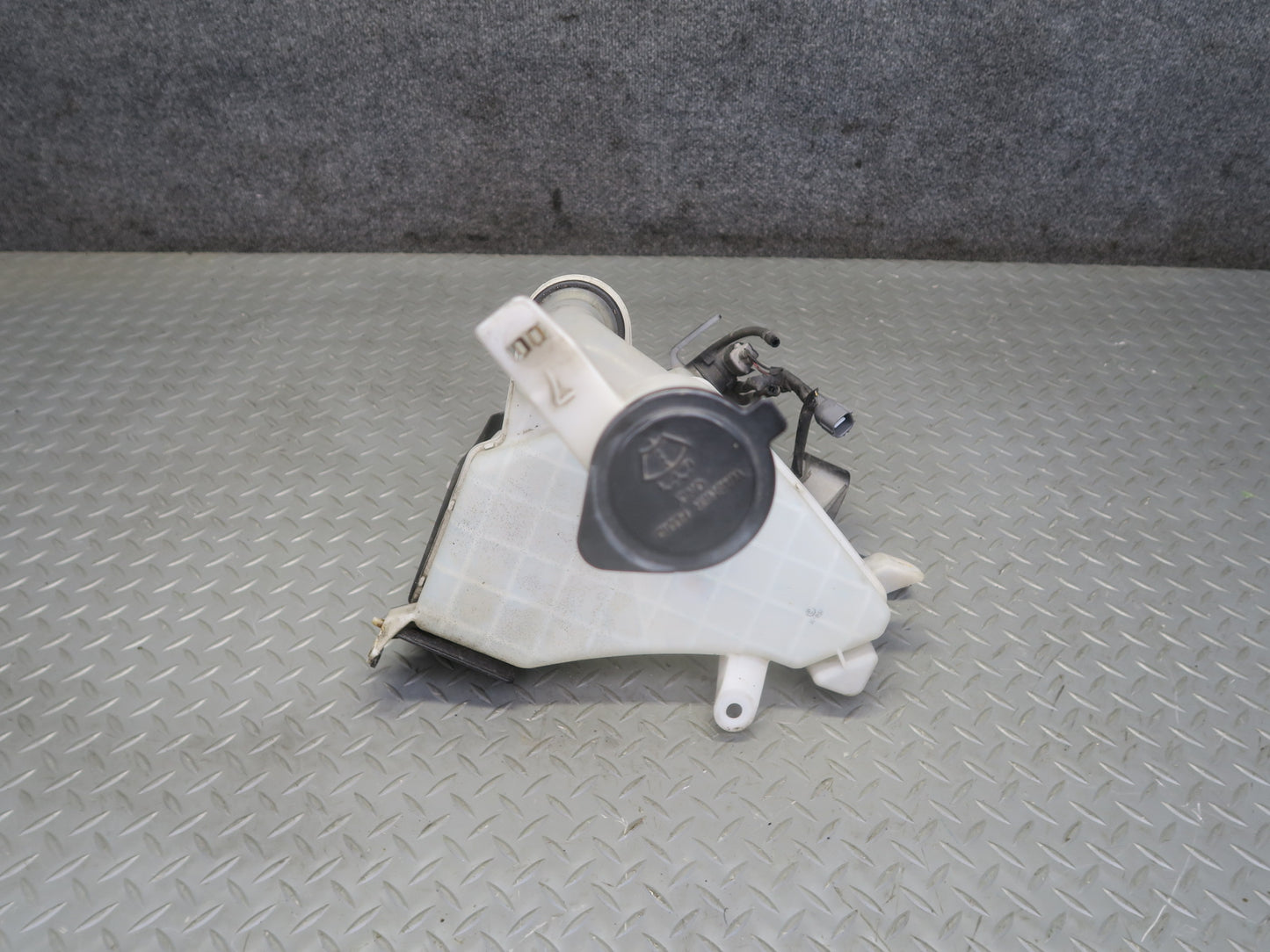 2003-2009 Lexus UZJ120L GX470 Windshield Washer Fluid Reservoir Tank w Pump