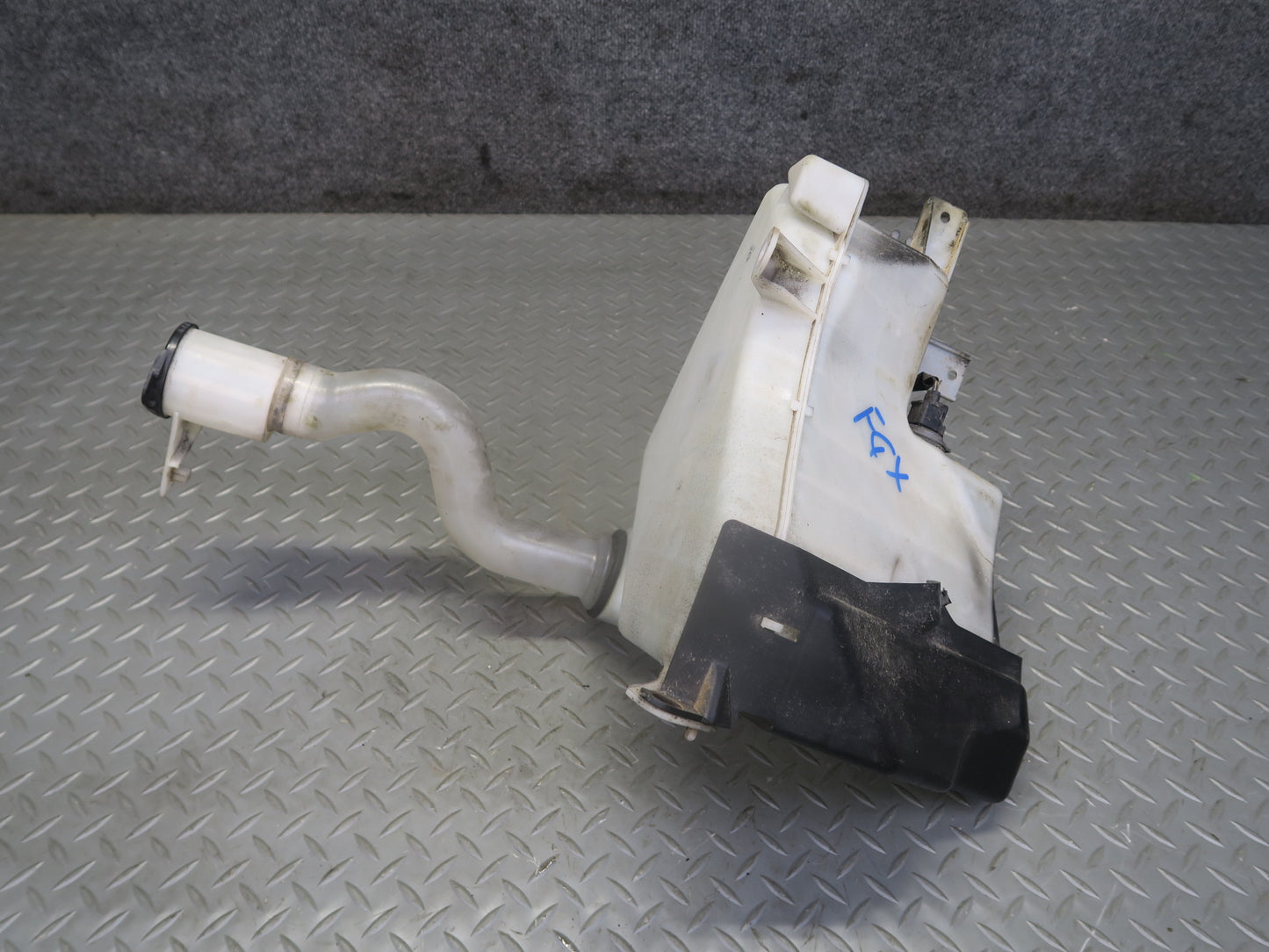 2003-2009 Lexus UZJ120L GX470 Windshield Washer Fluid Reservoir Tank w Pump