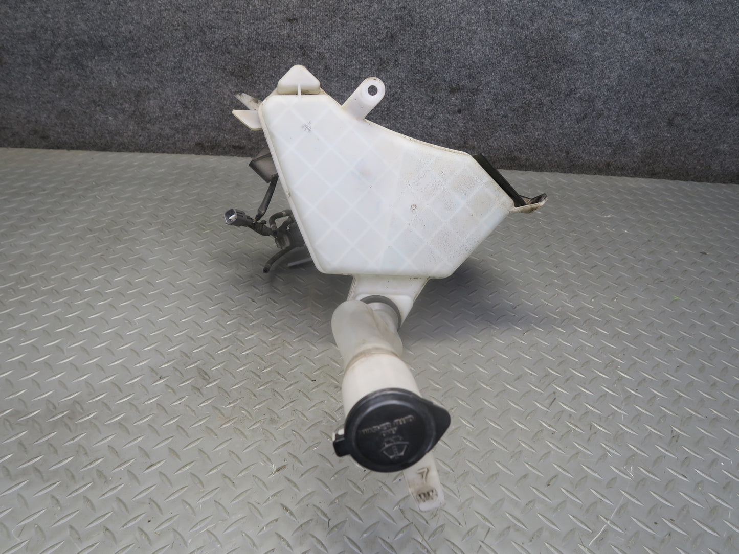 2003-2009 Lexus UZJ120L GX470 Windshield Washer Fluid Reservoir Tank w Pump