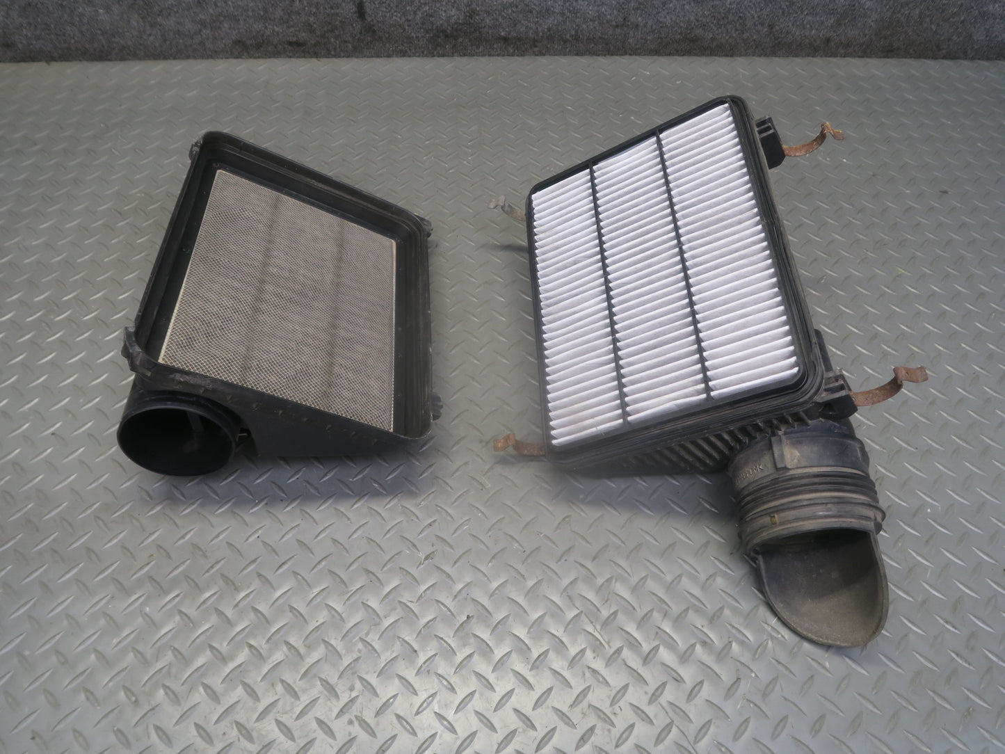 2005-2009 Lexus UZJ120L GX470 Air Intake Cleaner Filter Box w MAF Sensor