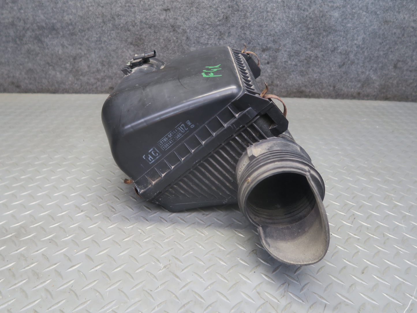 2005-2009 Lexus UZJ120L GX470 Air Intake Cleaner Filter Box w MAF Sensor