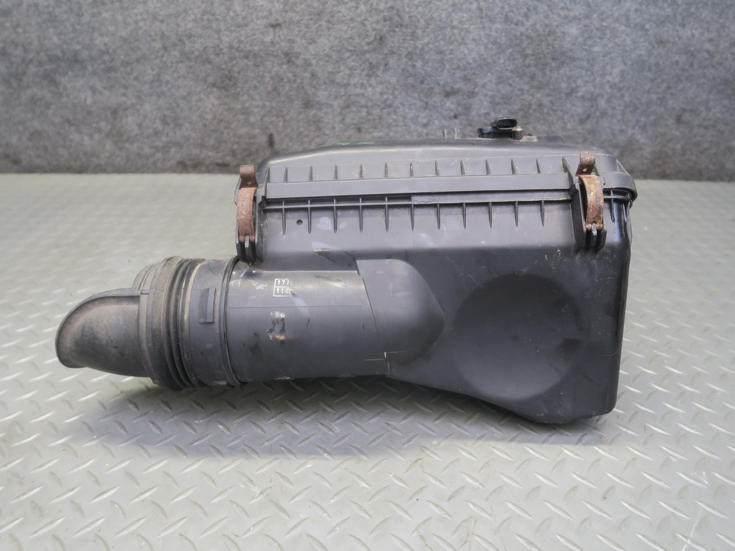 2005-2009 Lexus UZJ120L GX470 Air Intake Cleaner Filter Box w MAF Sensor