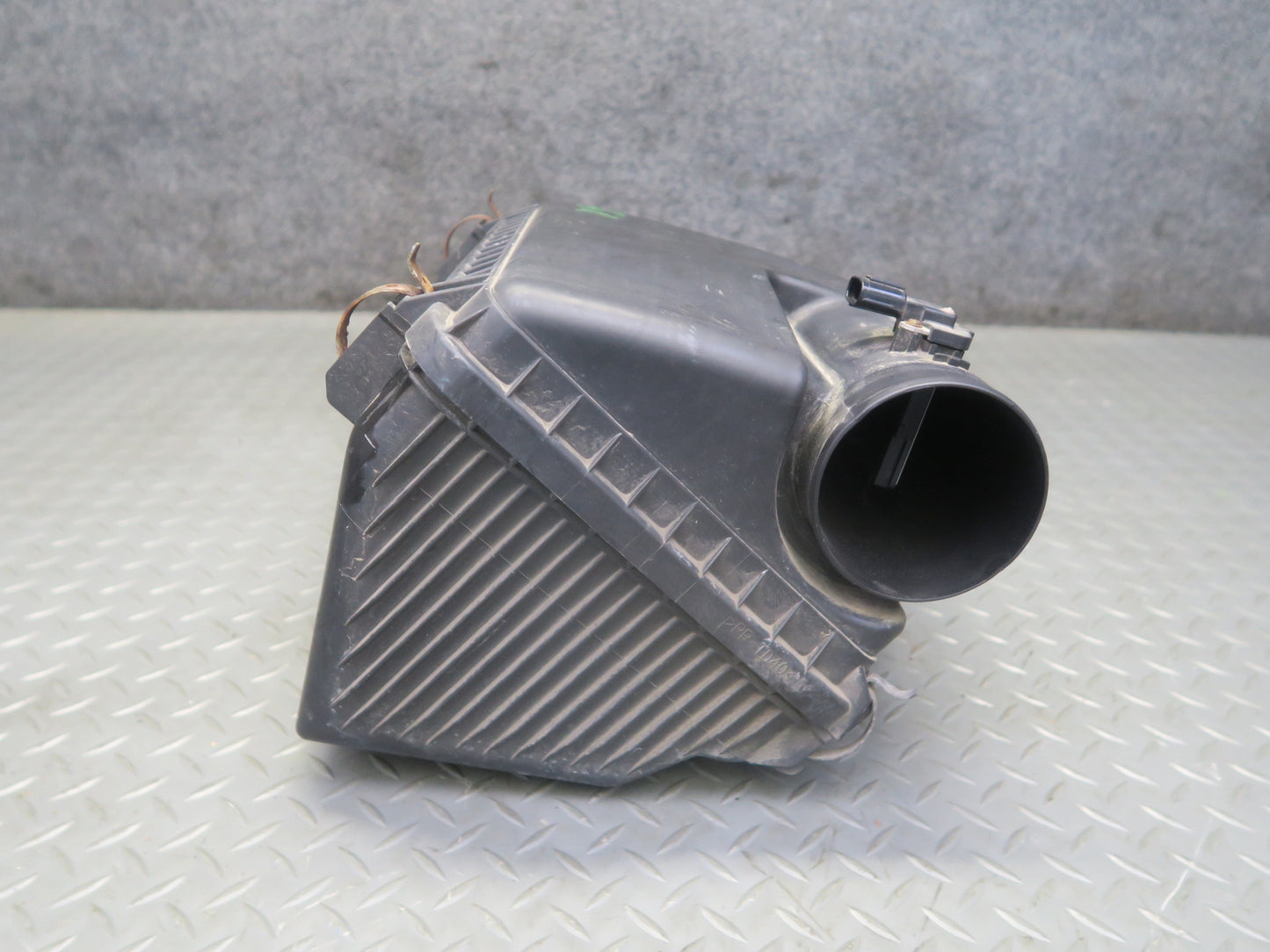 2005-2009 Lexus UZJ120L GX470 Air Intake Cleaner Filter Box w MAF Sensor