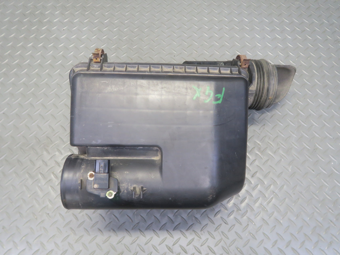 2005-2009 Lexus UZJ120L GX470 Air Intake Cleaner Filter Box w MAF Sensor