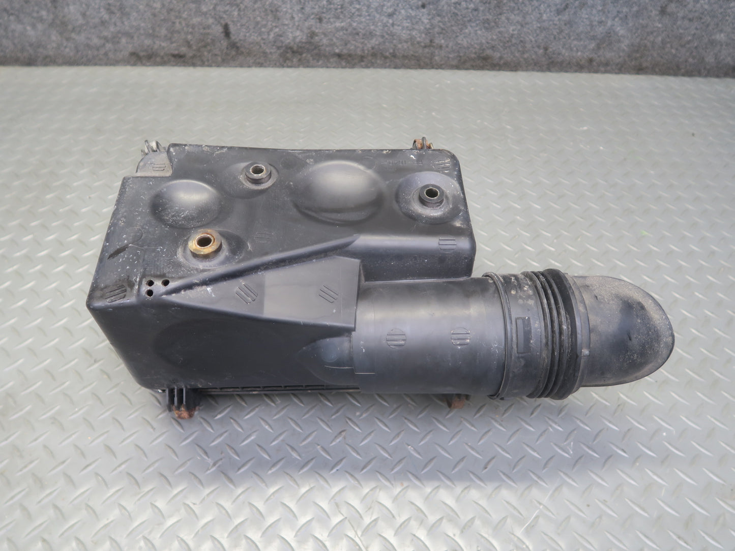 2005-2009 Lexus UZJ120L GX470 Air Intake Cleaner Filter Box w MAF Sensor