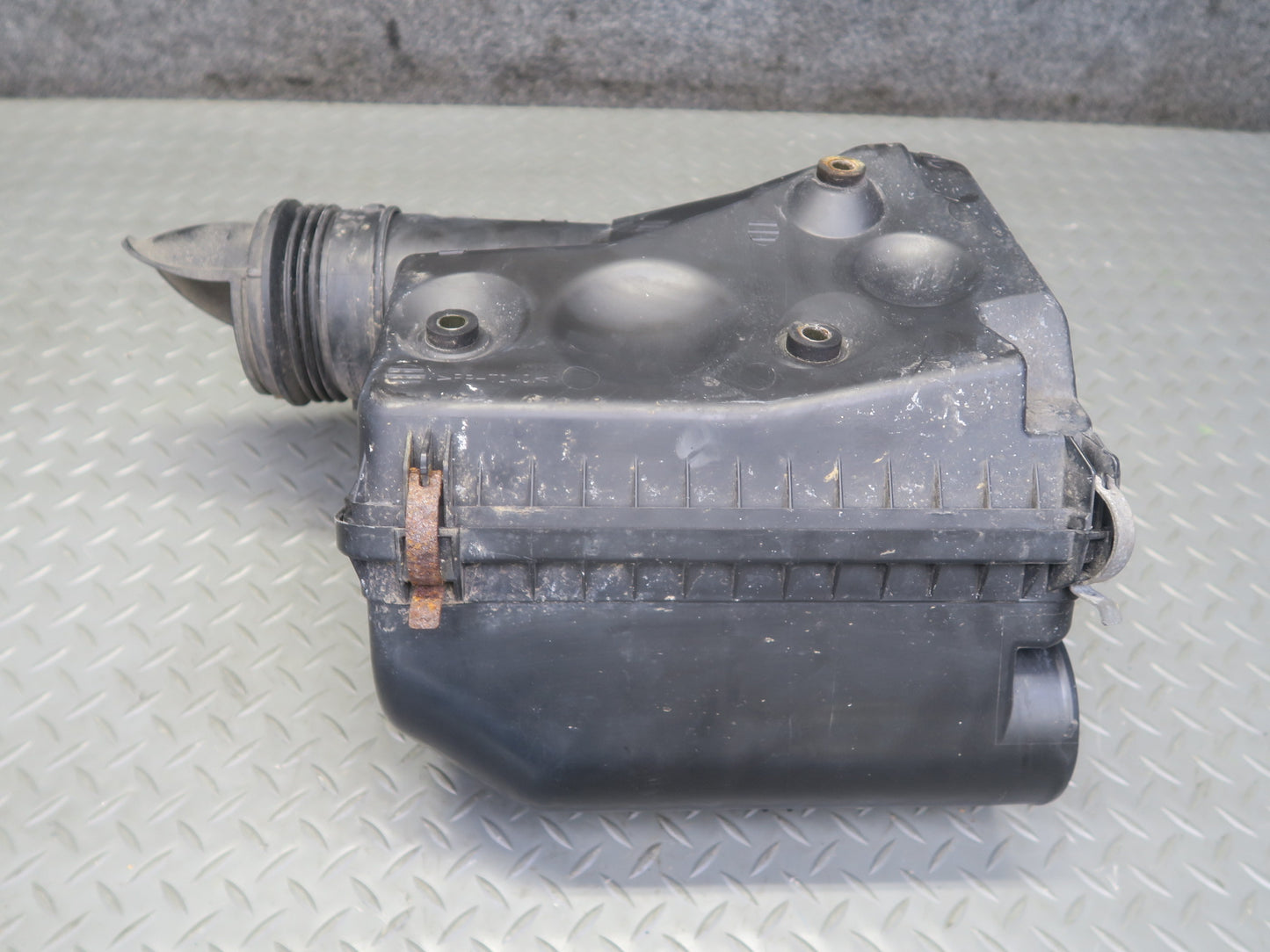 2005-2009 Lexus UZJ120L GX470 Air Intake Cleaner Filter Box w MAF Sensor