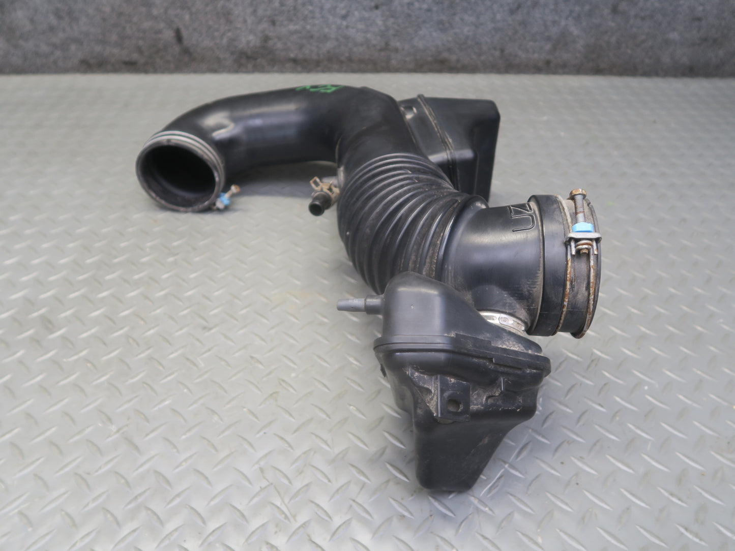 2005-2009 Lexus UZJ120L GX470 Air Intake Resonator Hose Pipe Line 17880-50061