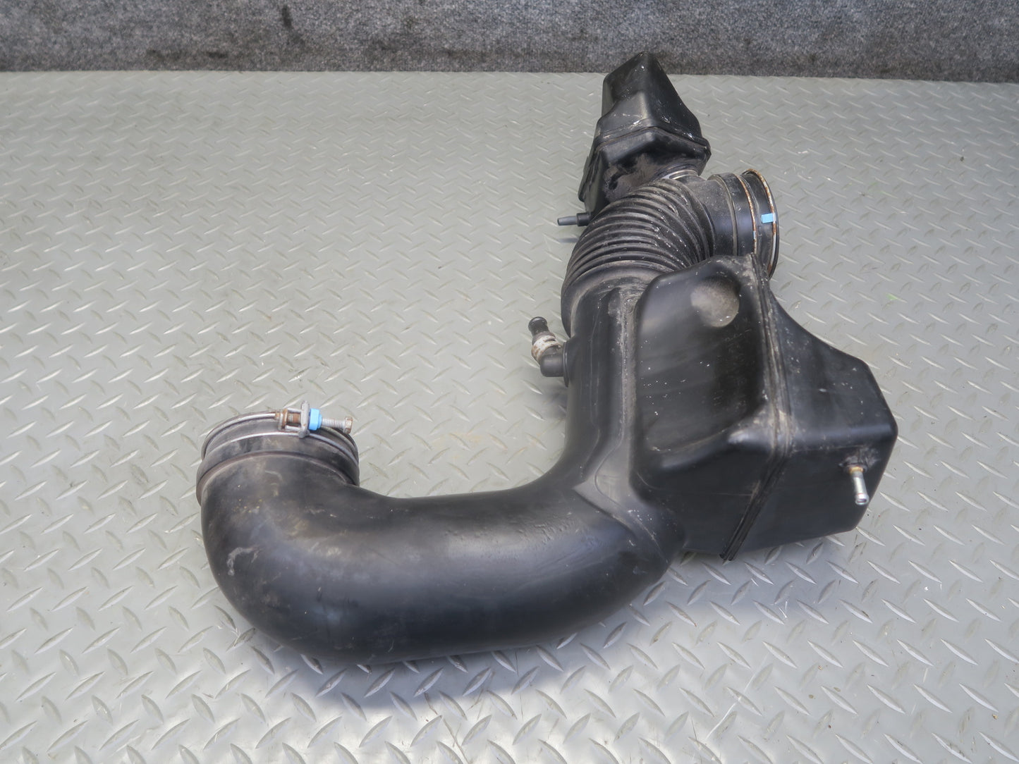 2005-2009 Lexus UZJ120L GX470 Air Intake Resonator Hose Pipe Line 17880-50061