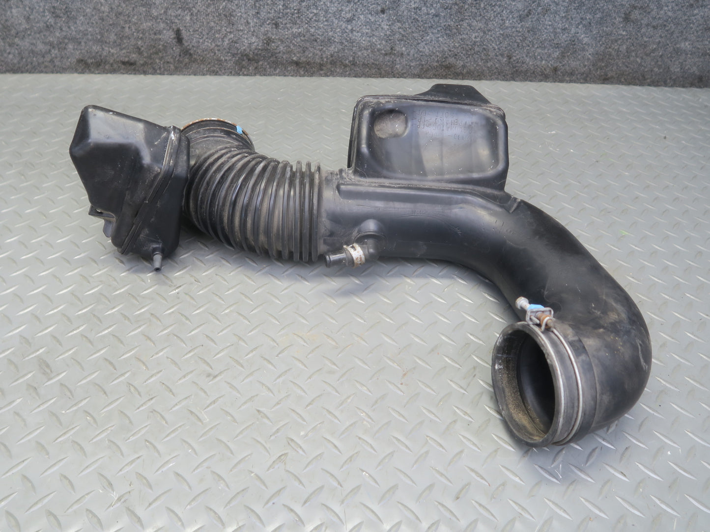 2005-2009 Lexus UZJ120L GX470 Air Intake Resonator Hose Pipe Line 17880-50061