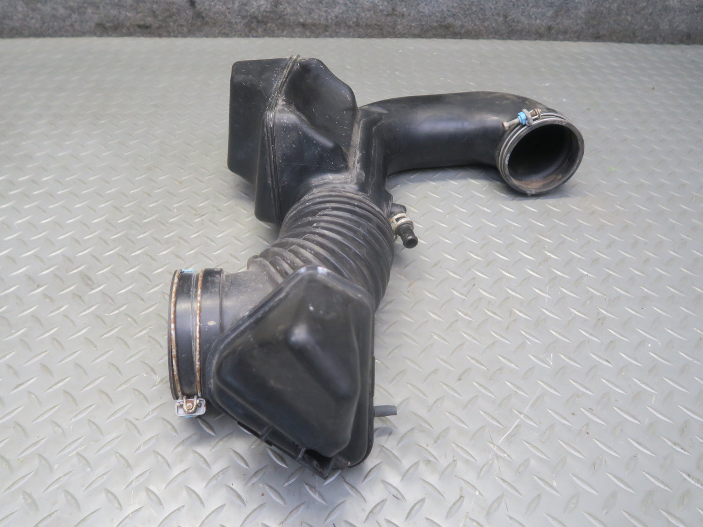 2005-2009 Lexus UZJ120L GX470 Air Intake Resonator Hose Pipe Line 17880-50061