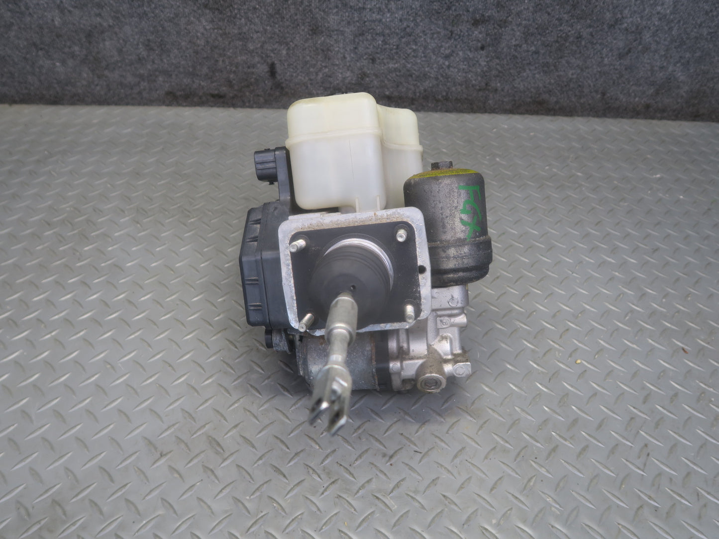 2005-2009 Lexus UZJ120L GX470 ABS Pump & Brake Master Cylinder Assembly